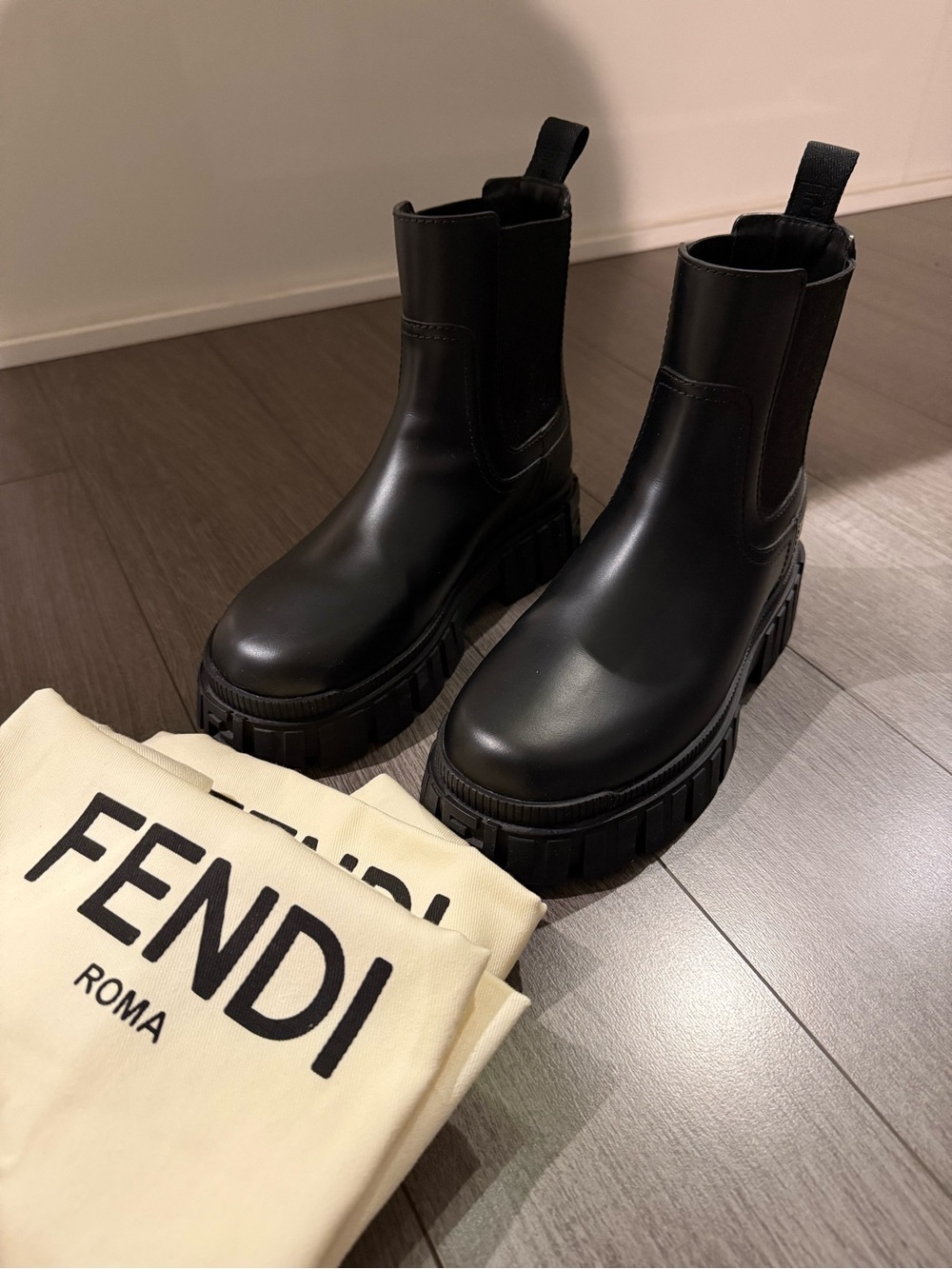 FENDI Force Leather Chelsea Boots - Size 6.5